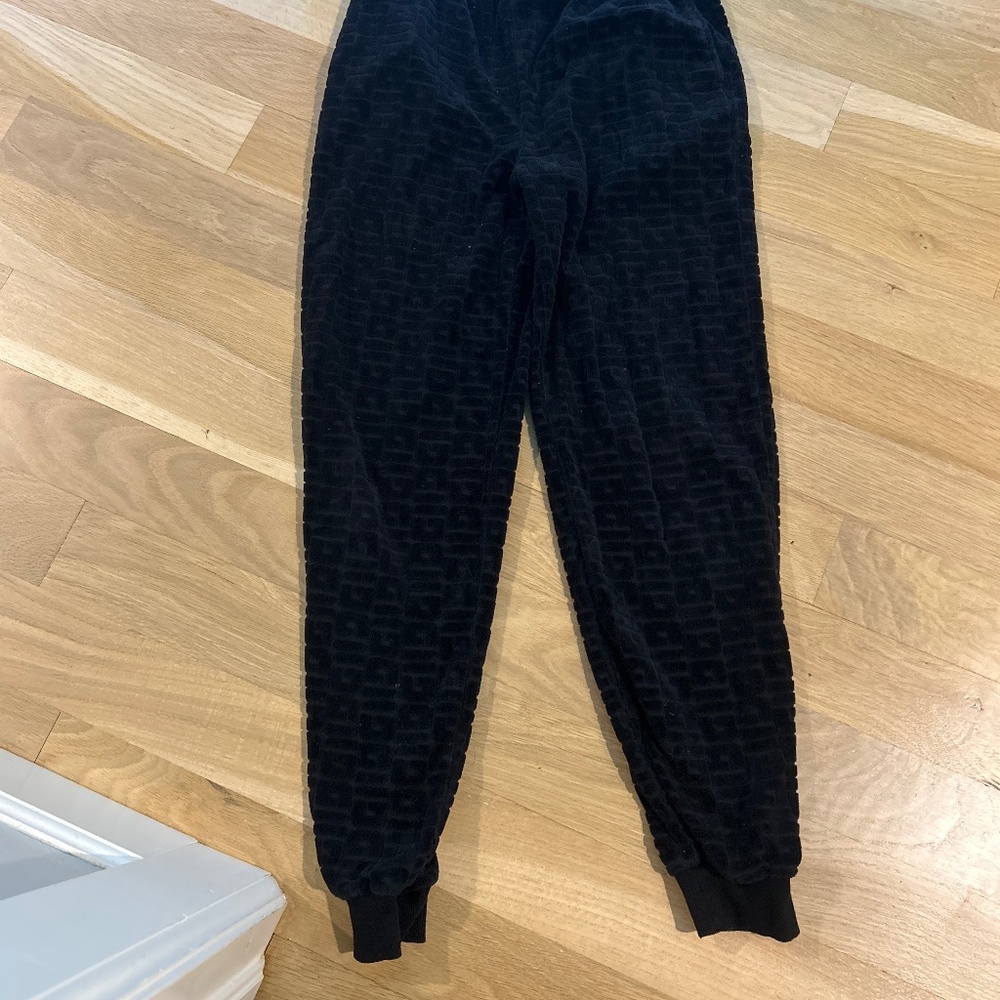 Guess baggy sweatpants